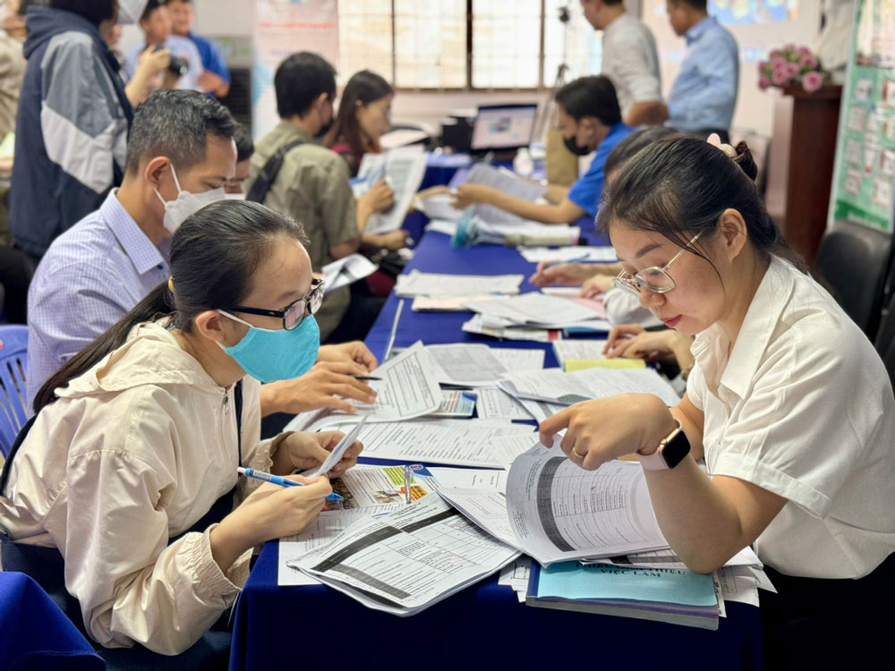 Ráo riết tuyển lao động cuối năm